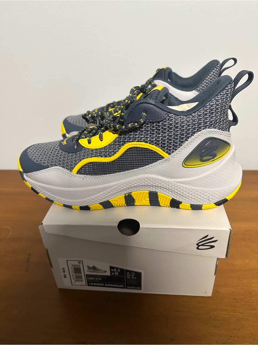 Under Armour Mens Curry 3Z 24 Basketball Shoes